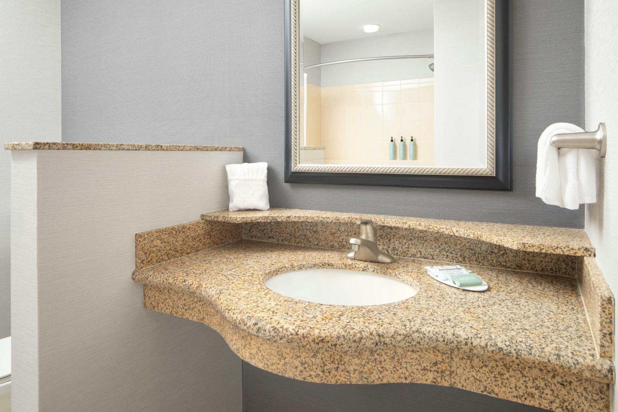 Courtyard By Marriott Knoxville Airport Alcoa Buitenkant foto